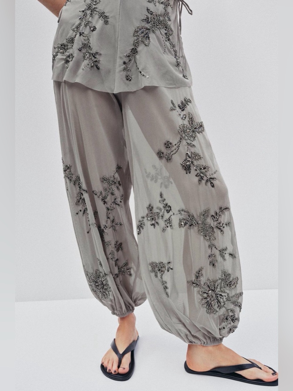 NWT Zara Embroidered Sequin Bloomer Balloon Pants in Light Gray 5063/310/811